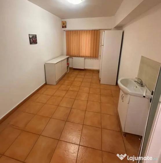 Apartament cu 4 camere decomandat în E3
