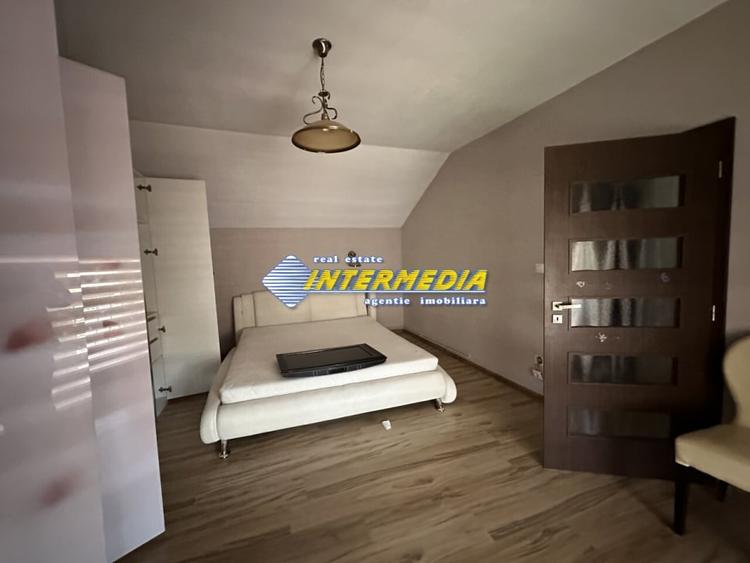 Proprietate 2 case curte pavata Teren 700 mp Hotel CETATE gard utilitati - 2