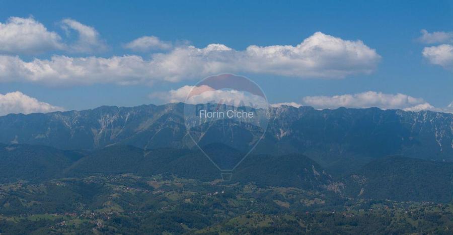 Teren Panoramic in Bran Vedere spre Bucegi & Piatra C... Teren Panoramic in Bran Vedere spre Bucegi & Piatra C...