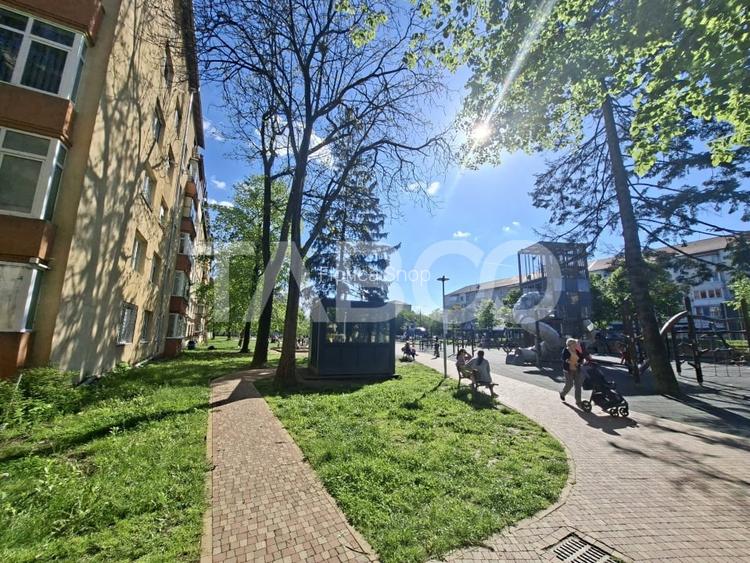 Apartament de vanzare 3 camere Terezian 70 mpu plus balcon Comision 0%