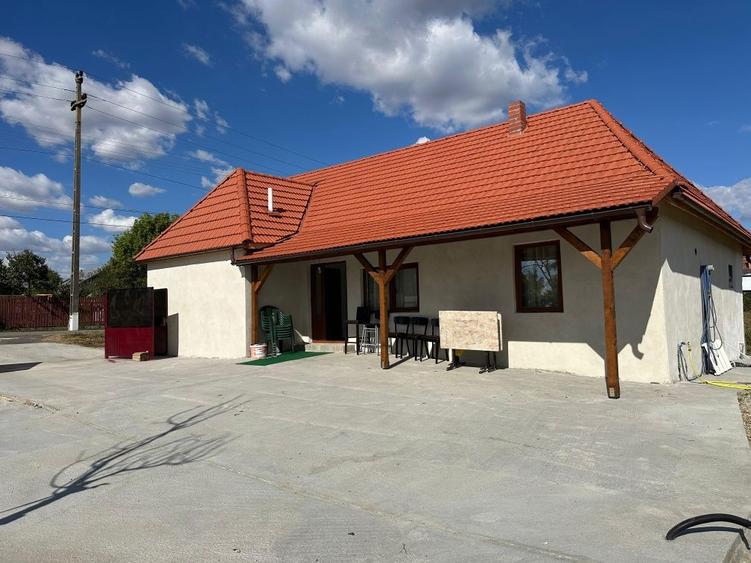 Vand casa locuibila moderna 3 dormitoare living baie camara bucatarie - 1