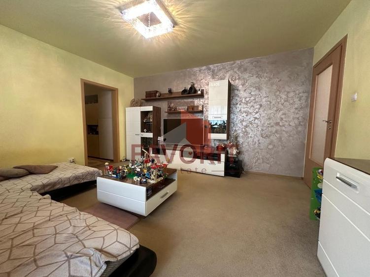 3 camere | centrala proprie | boxa | mobilat si utilat | zona excelenta | - 1