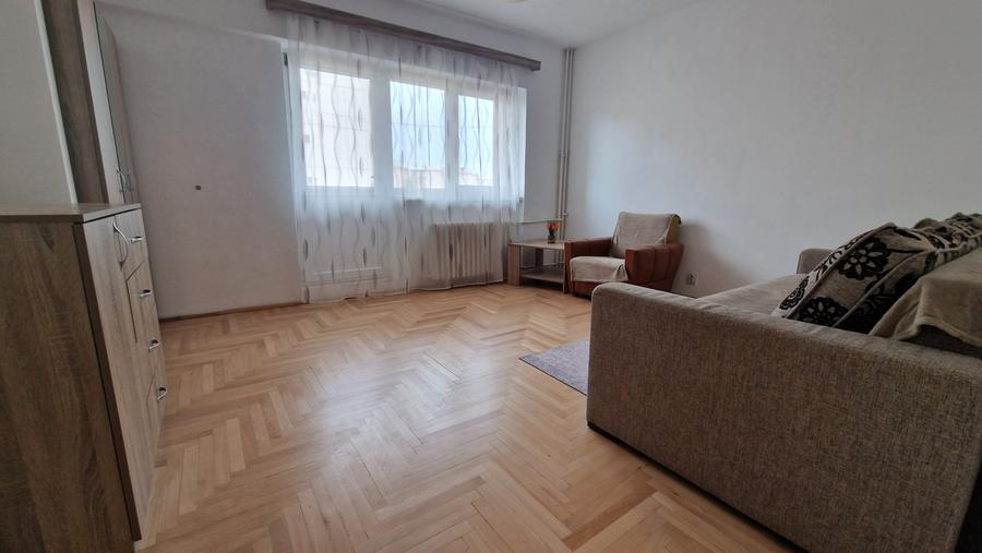 Garsoniera spatioasa zona 13 Decembrie - 2