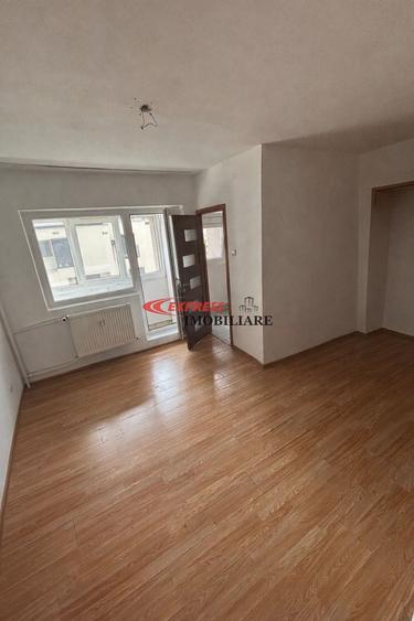 Dristor, Ramnicu Valcea, Metrou, Bloc Mixt - 1