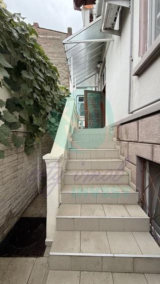Casă individuală cu 9 camere cu Canalizare în Moșilor