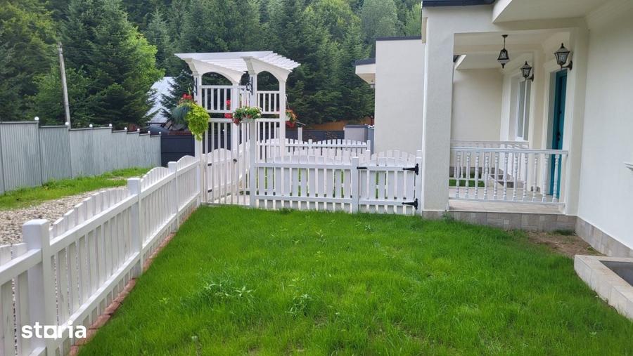 Casă cu 1 camere cu Teren 900 Mp în Măneciu