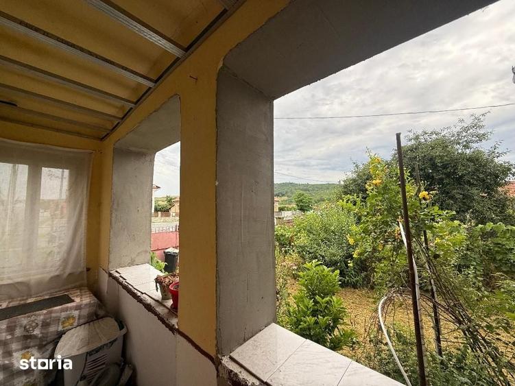 Casă cu 2 camere cu Teren 1100 Mp în Totoi