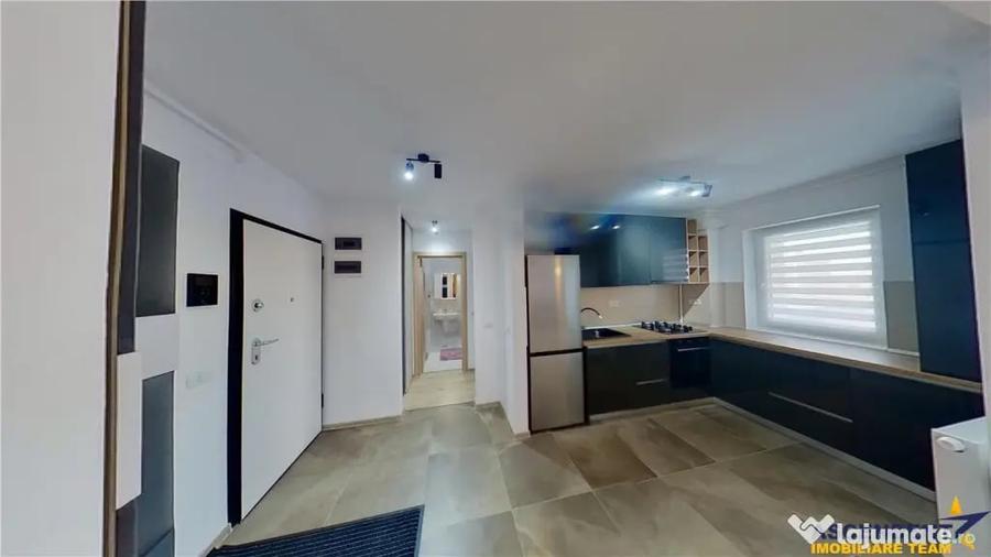 Apartament cu 2 camere decomandat în Tractorul