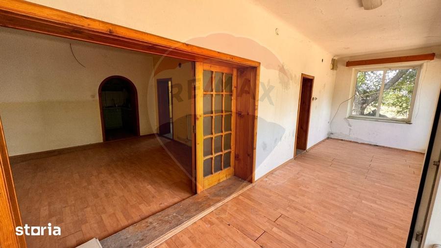 Casă cu 4 camere cu Teren 1367 Mp în Sântandrei