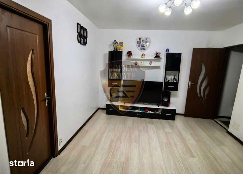 Apartament cu 3 camere semidecomandat, mobilat în Tomis Nord