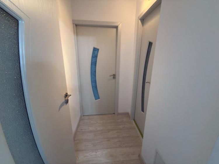 Apartament cu 3 camere semidecomandat în Mărășești