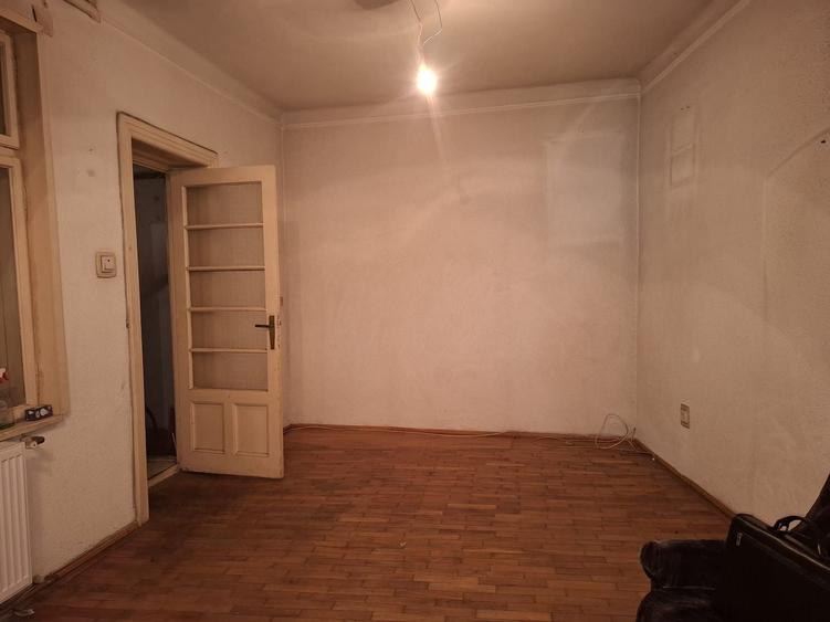Casă individuală cu 6 camere cu Canalizare în P-ța Alba Iulia