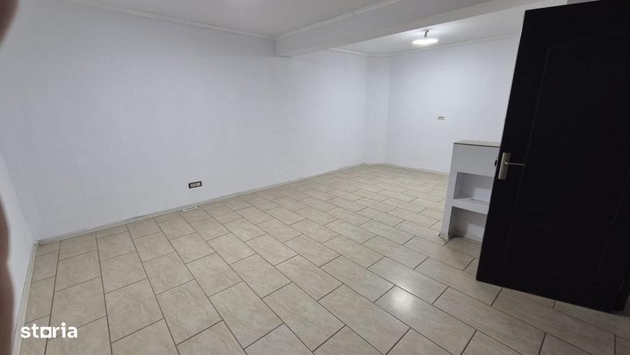 Apartament cu 4 camere decomandat în Victoriei