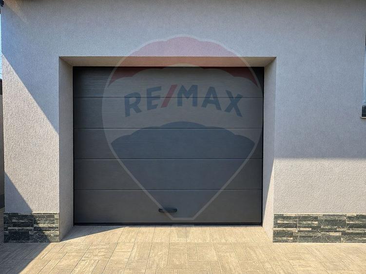 Casă individuală cu 5 camere cu Teren 248 Mp în Corbu
