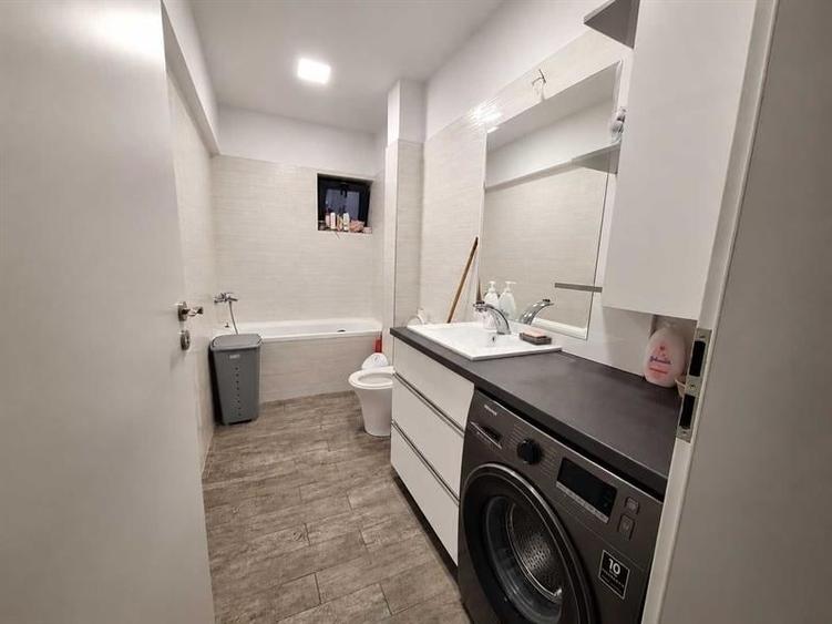Apartament cu 3 camere decomandat, mobilat în Cornitoiu