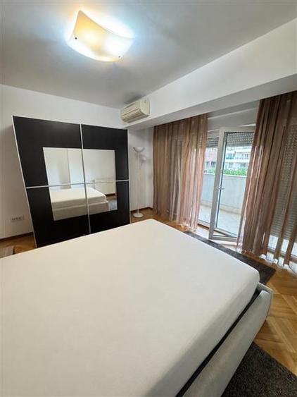 Apartament cu 3 camere semidecomandat în Herăstrău