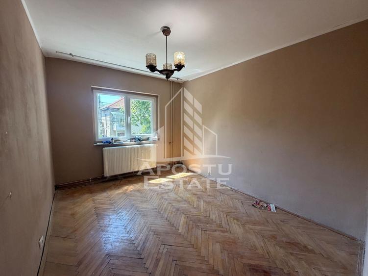 Apartament cu 2 camere decomandat în Lipovei