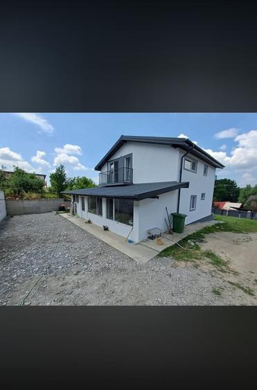 Casă cu 4 camere în Central
