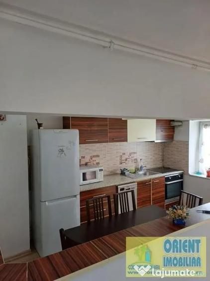 Apartament cu 3 camere decomandat, mobilat în Brătianu