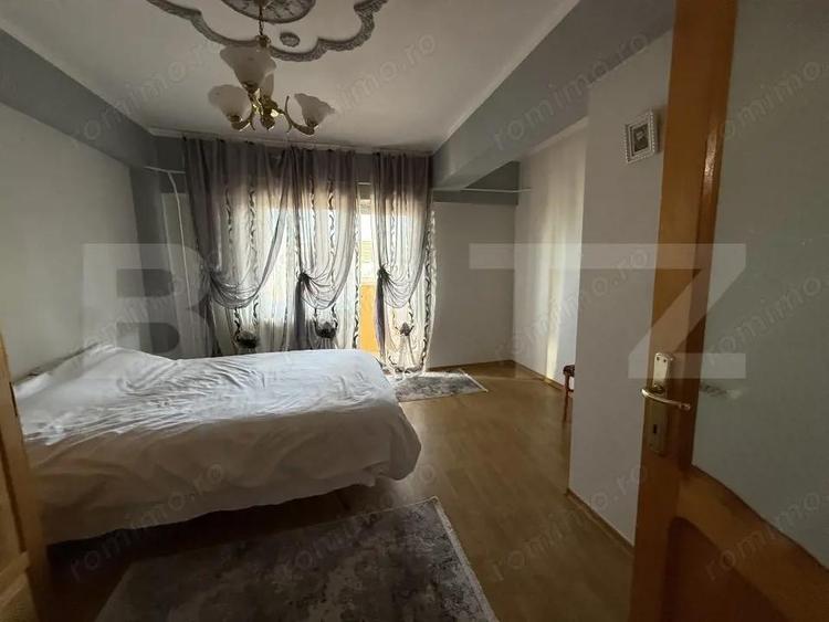 Apartament 3 camere, decomandat, 66,3 mp, zona Catedrala - 1