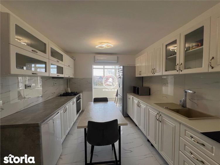 Apartament 3 camere de vanzare C.U.G., - 2