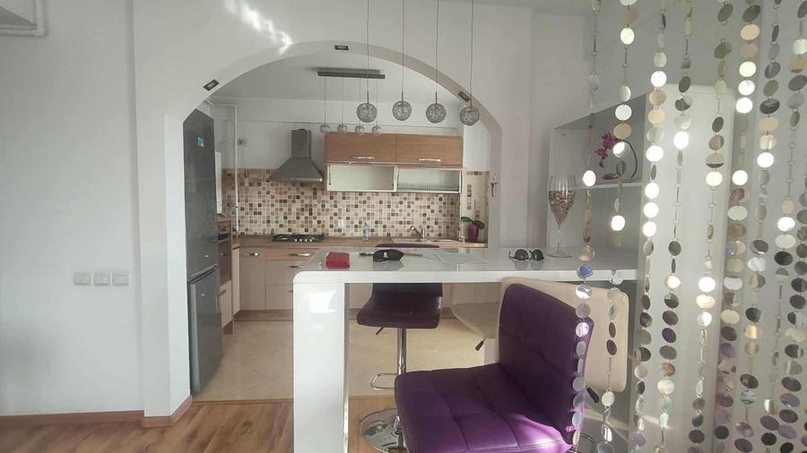 Aparatorii Patriei, Piata Berceni - 12