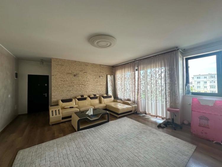 Apartament cu 3 camere decomandat, mobilat în 9 Mai