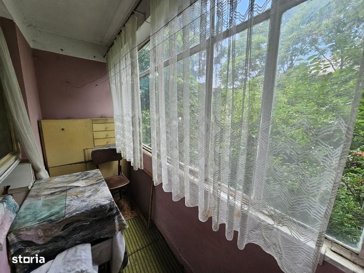 Apartament cu 3 camere semidecomandat în Giulești