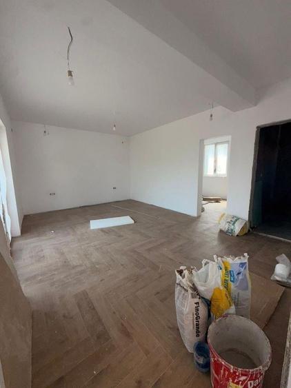 Casă individuală cu 4 camere cu Teren 144 Mp în Central