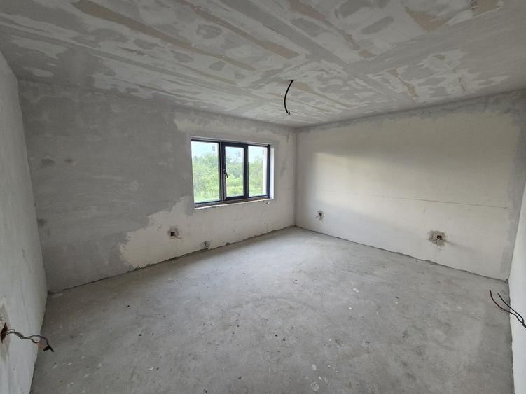 Casa P+1 in comuna 1 Decembrie - str. Victoriei - 4