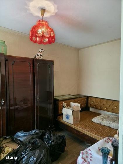 Vand apartament cu 2 camere etaj 1 - 3