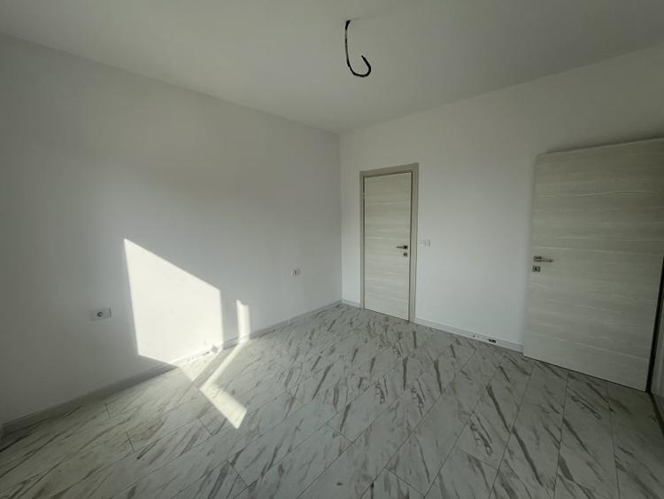 APARTAMENT CU CURTE PROPRIE, DECOMANDAT, LA ASFALT - 4