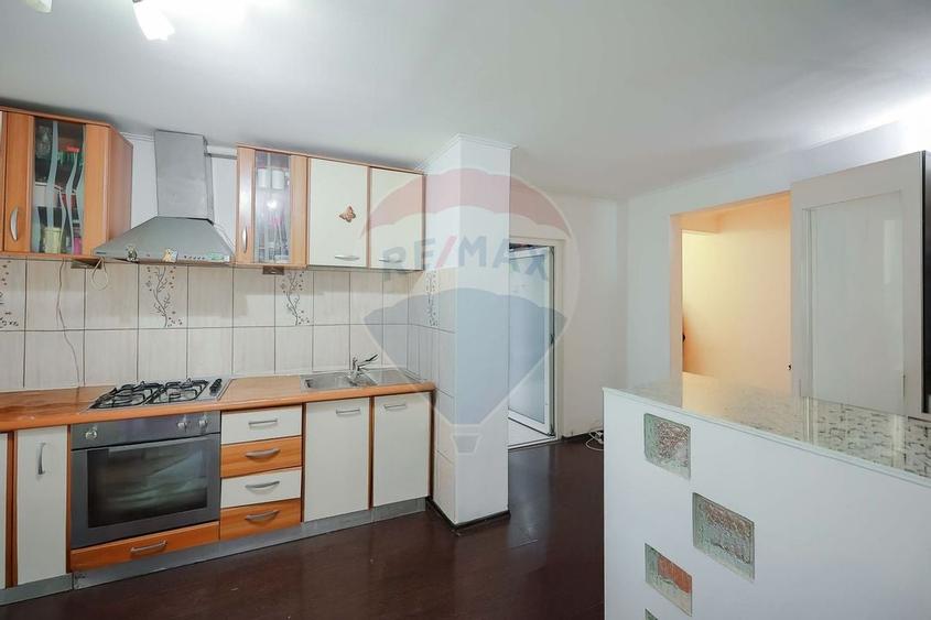 De vânzare apartament cu 1 cameră și spațiu comercial, în zona Decebal - 4