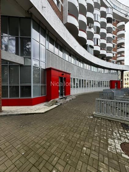 Spatiu comercial pe 2 nivele 700mp cu 20 incaperi si 10 bai pretabil clinica Spatiu comercial pe 2 nivele 700mp cu 20 incaperi si 10 bai pretabil clinica
