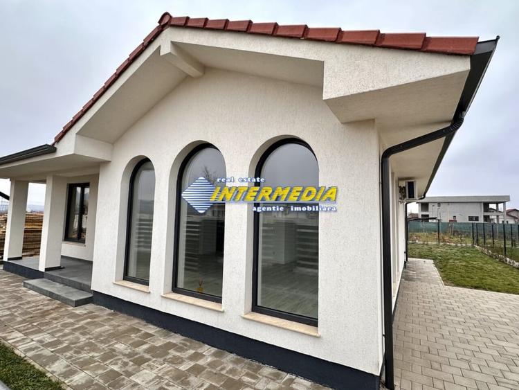 Casa individuala I  3 camere I pe un nivel I 353 mp teren I Alba Iulia I - 1