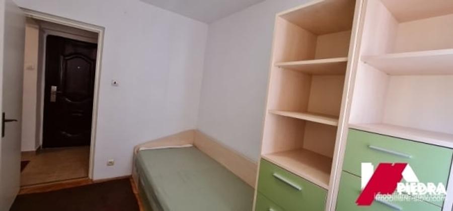 Inchiriez apartament 3 camere,situat pe B-dul Mihai Viteazu, et.3 - 6