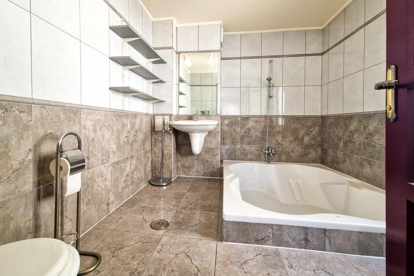 Vila 7 camere, ultracentral, zona AFI Mall, 3 parcari private, curte,0% comision - 9