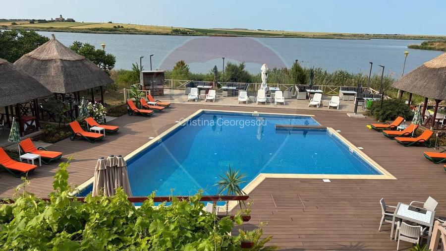 Hotel - Pensiune cu 14 duplexuri  de vanzare  CASA CU STUF Olimp