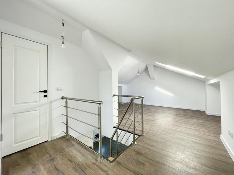 Duplex cu 4 camere cu Canalizare în Moșnița Nouă