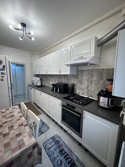 Apartament cu 3 camere decomandat în Drumul Taberei