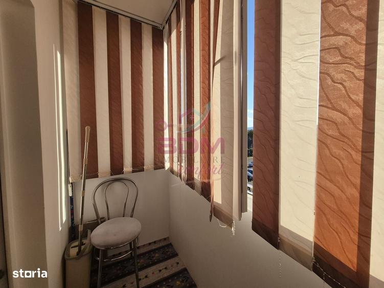 Apartament cu 3 camere semidecomandat în Central