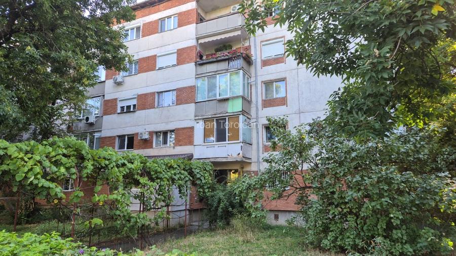Vand apartament 3 camere decomandate pe Calea Aradului, Timisoara Vand apartament 3 camere decomandate pe Calea Aradului, Timisoara