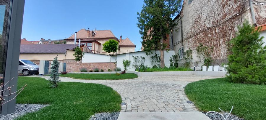 Imobil comercial de vanzare ultracentral! - 2