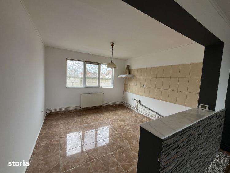 Oportunitate! Casa la sol 3 camere, zona deosebita, Valu lui Traian! - 5