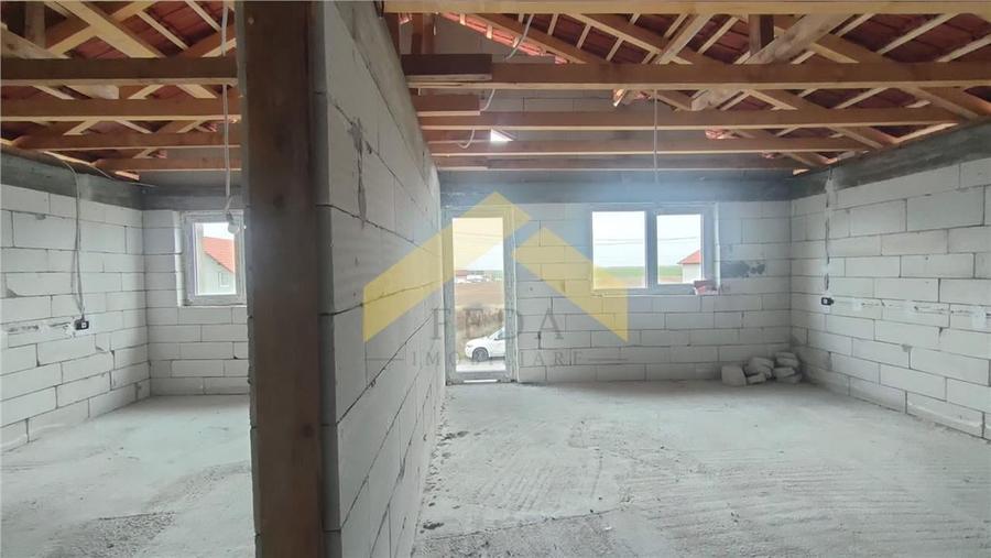 Casa la rosu de vanzare in localitatea Fantanele - 5