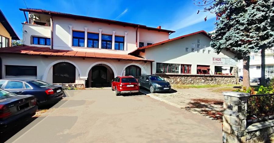 Spatiu com. ultracentral in Campina, PH, parc central Milia, Bd. Carol - 8