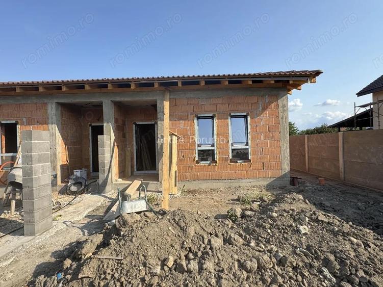 Sanmihaiu Roman,1/2 Duplex , Parter, 3 camere,o baie ,Terasa Acoperita