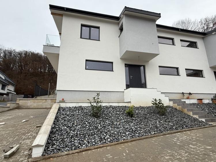 Duplex de vanzare in Floresti ,zona Manastirii Taut 120mp utili teren 250mp - 1