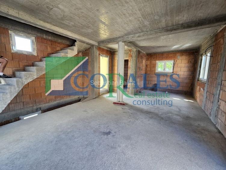 SAD la parter. Apartament cu 3 camere la Etaj si Mansarda!