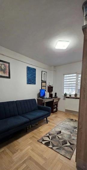 Apartament cu 3 camere decomandat în Energiei